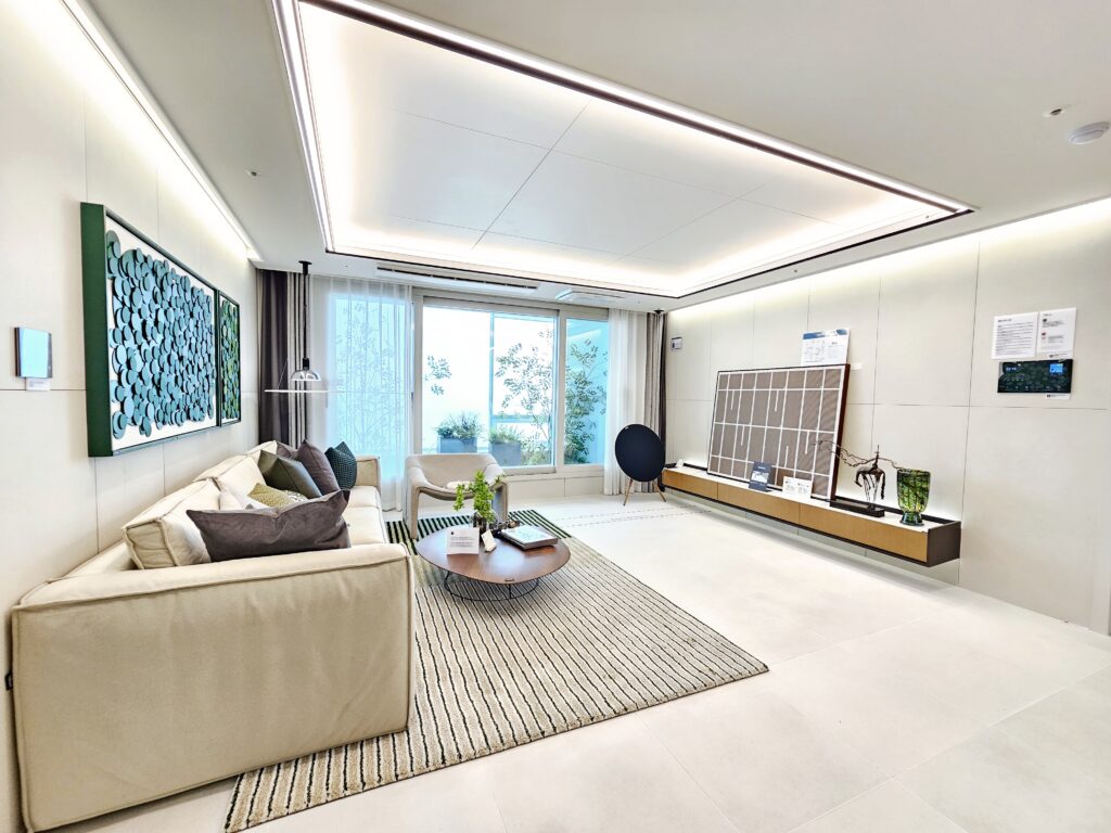 영통역자이 프라시엘 거실